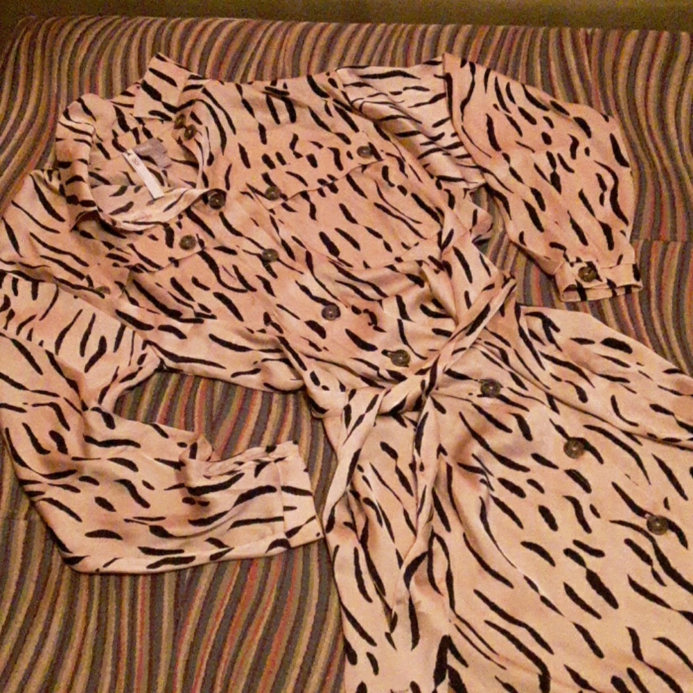 Dress - Picture 3 of 3